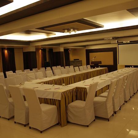 Kapila Business Hotel Pune Esterno foto