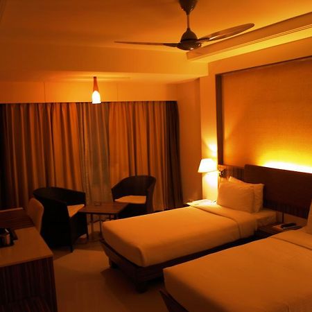 Kapila Business Hotel Pune Esterno foto