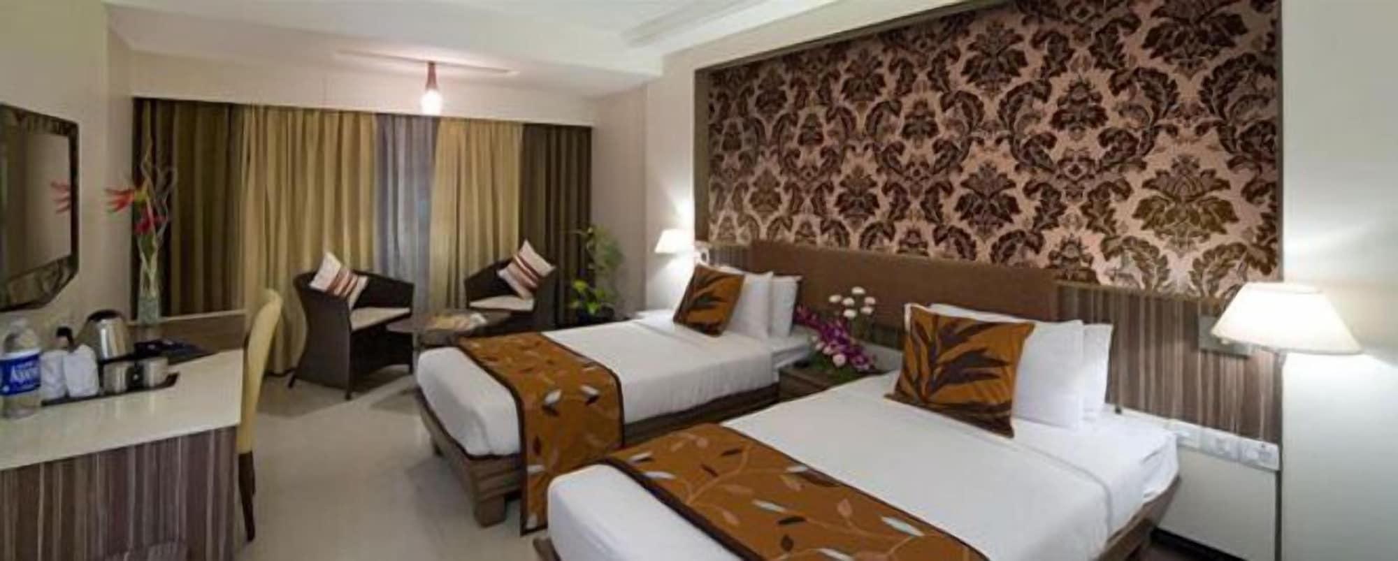 Kapila Business Hotel Pune Esterno foto