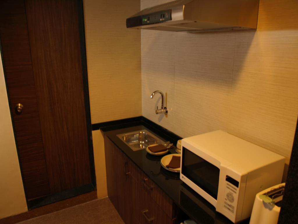 Kapila Business Hotel Pune Esterno foto
