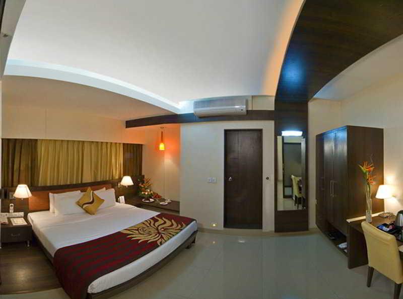 Kapila Business Hotel Pune Esterno foto