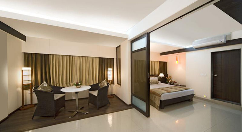 Kapila Business Hotel Pune Esterno foto
