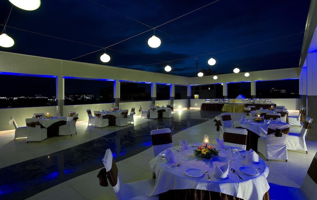 Kapila Business Hotel Pune Esterno foto