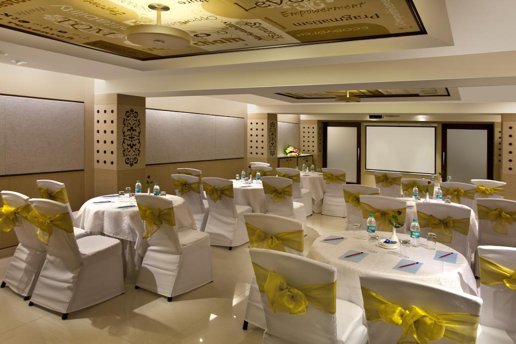 Kapila Business Hotel Pune Esterno foto