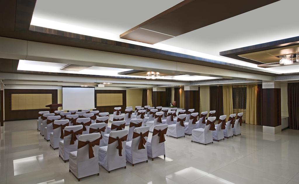 Kapila Business Hotel Pune Esterno foto