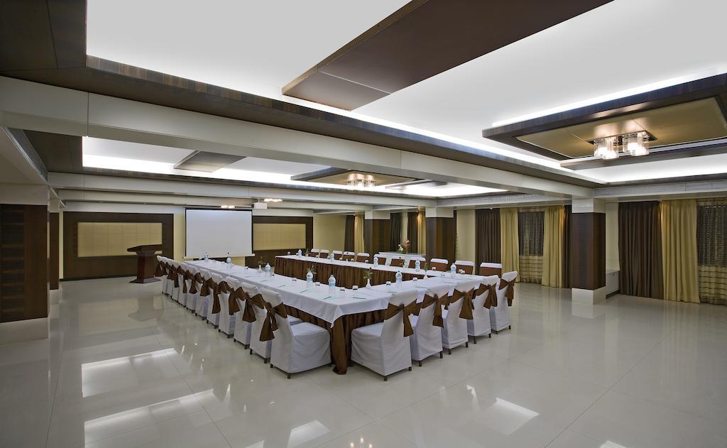 Kapila Business Hotel Pune Esterno foto