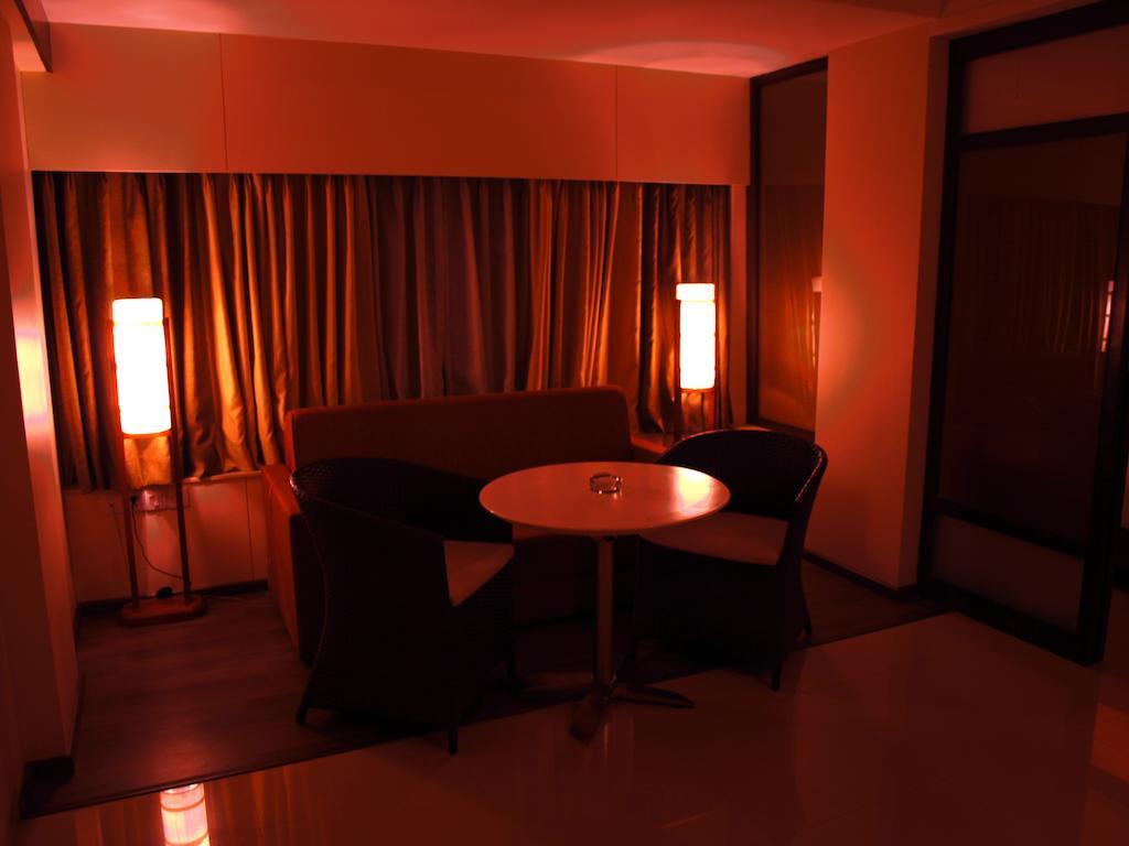 Kapila Business Hotel Pune Esterno foto