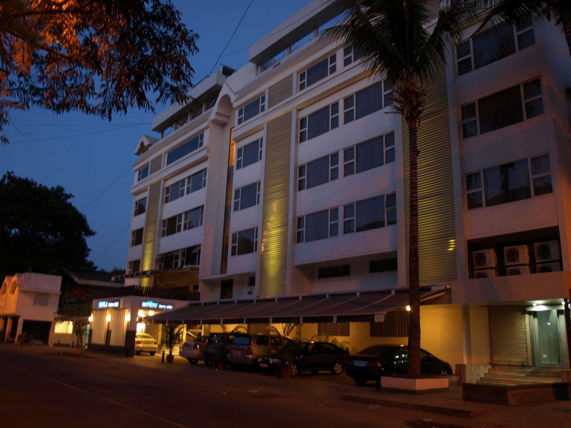 Kapila Business Hotel Pune Esterno foto